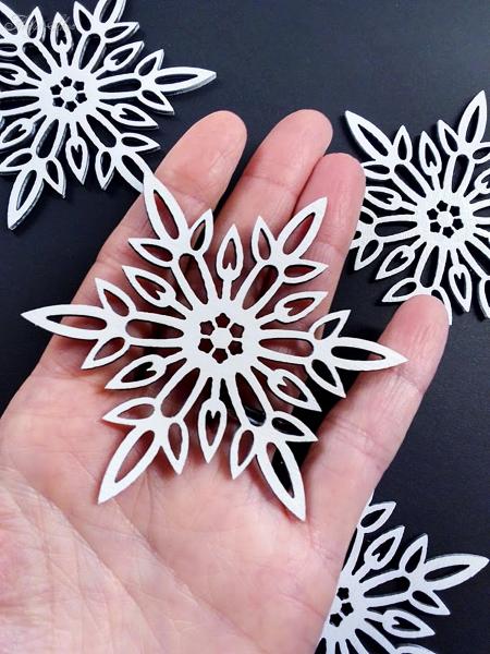 Baumschmuck Holz Schneeflocken weiß